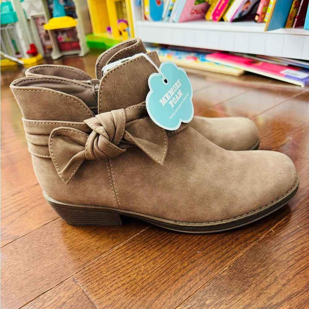 Girls Boots